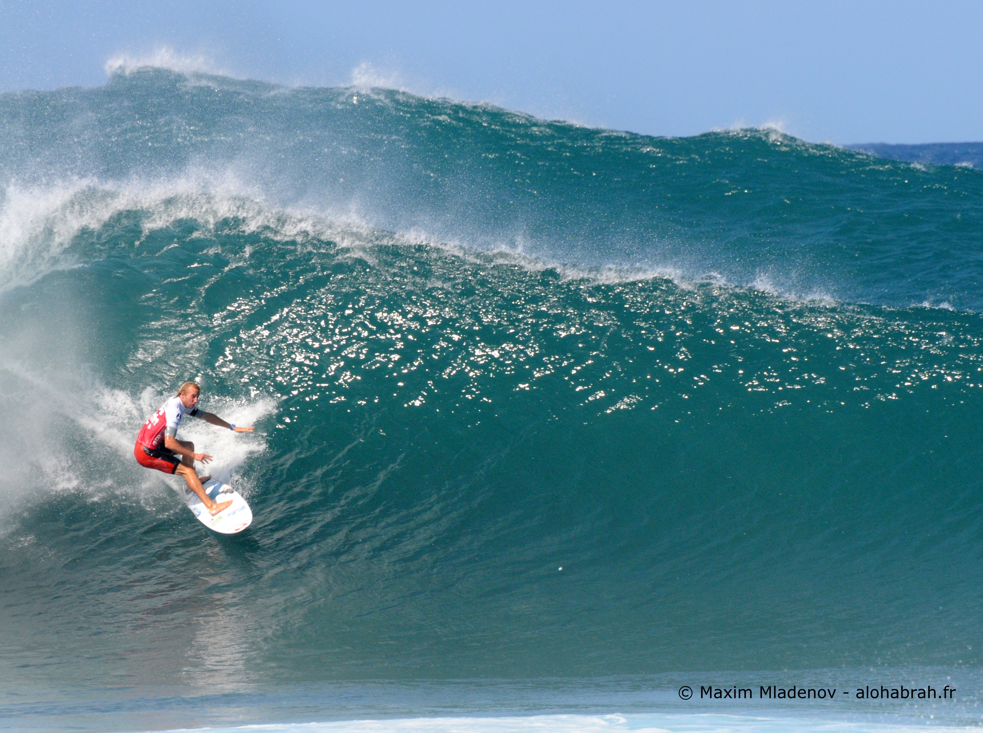 Owen Wright - Double vague effect dans la série qui pointe au second reef de Pipe - Round 9 vs Evan Valiere (HAW),le 09-12-2011 © Maxim Mladenov, Hawaii